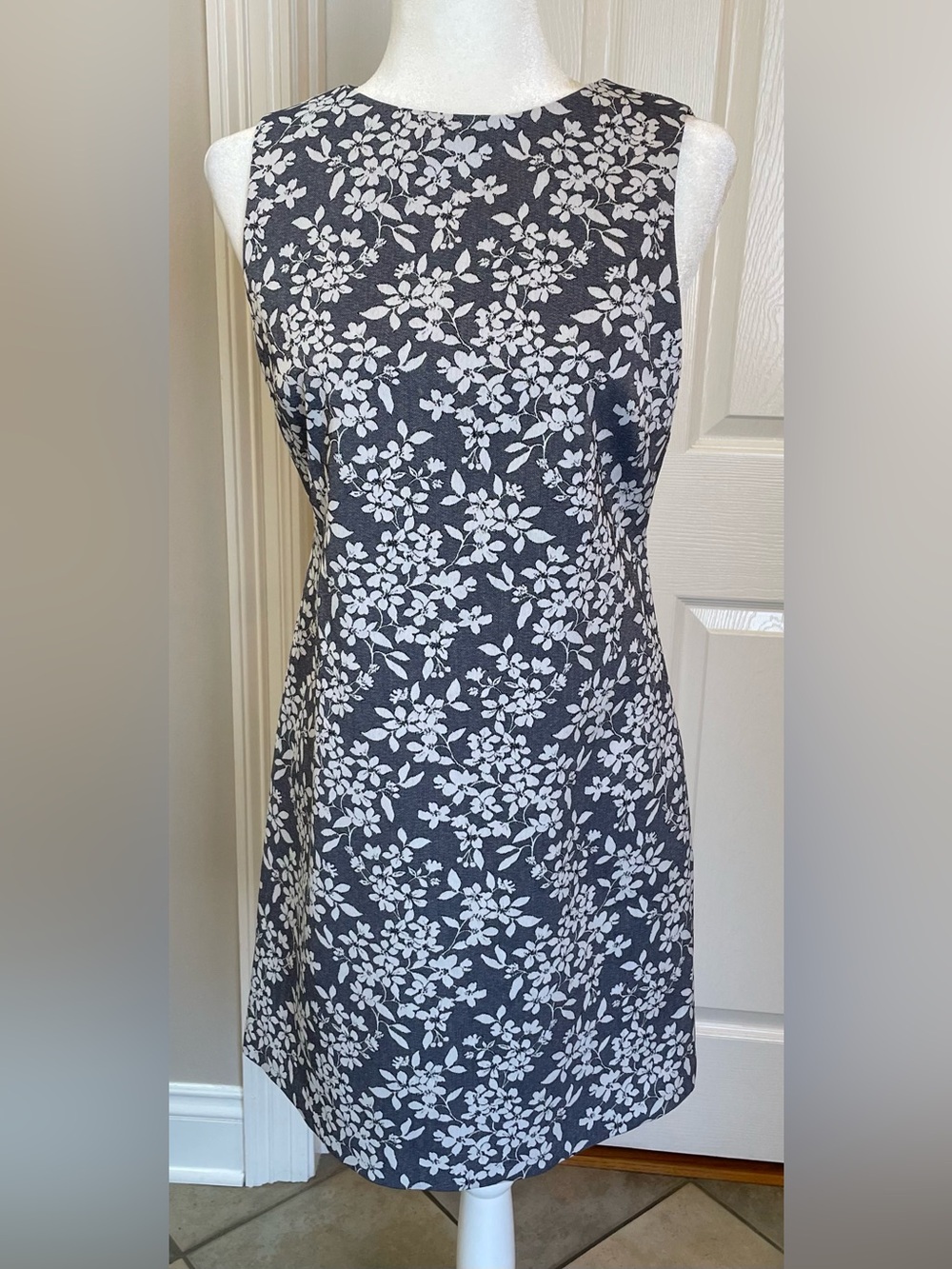 Alice + Olivia Clyde floral shift dress